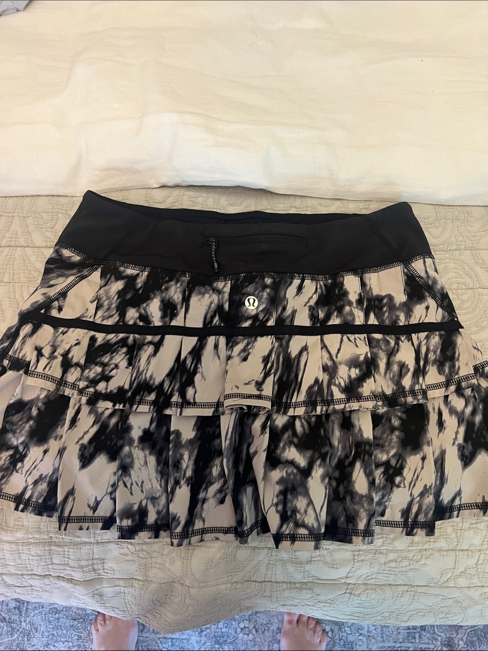lululemon athletica Black & Cream Tie-Dye Ruffle Active Skirt